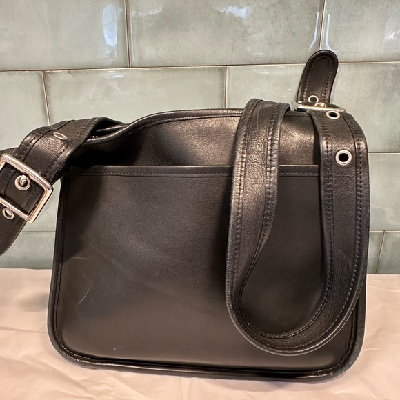 Coach Handbags - Black Coach Vintage 09966 Leather Legacy Hobo Zip Shoulder Crossbody Bag